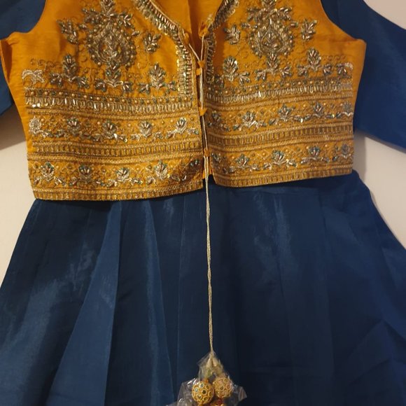 Fancy Embroidered 4 Pcs Dress - Frock Style shirt, Waist Coat - Dupatta and Trou - Picture 4 of 6